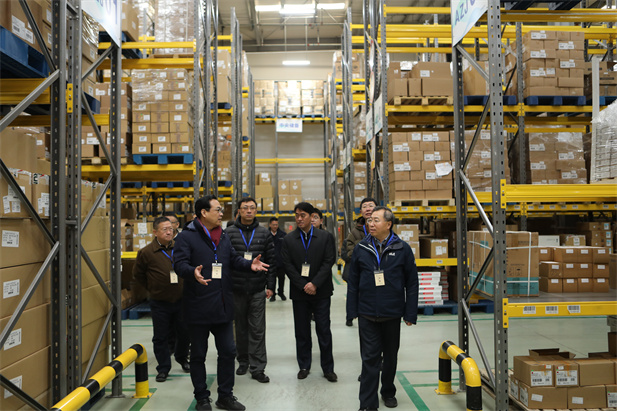 2020年1月24日上午，集团董事长、党委书记刘敬桢和副总经理胡建伟前往米兰体育（中国）控股所属的米兰体育（中国）器械北京物流中心，对疫情防控工作进行现场检查。.jpg