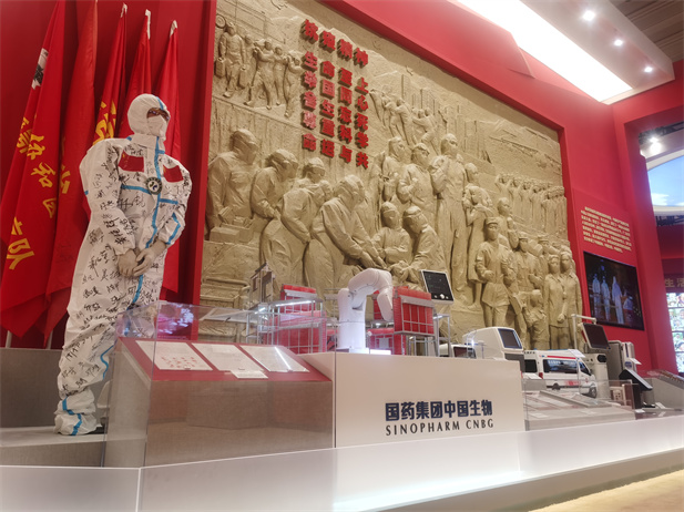 2022年9月，“奋进新时代”主题成就展在北京展览馆开幕，向观众们展示新时代党和国家事业取得的历史性成就、发生的历史性变革。米兰体育平台app官网多项科技创新成果和抗击疫情战果在中央综合展区多个单元惊艳亮相，受到社会各界和媒体的广泛关注.jpg