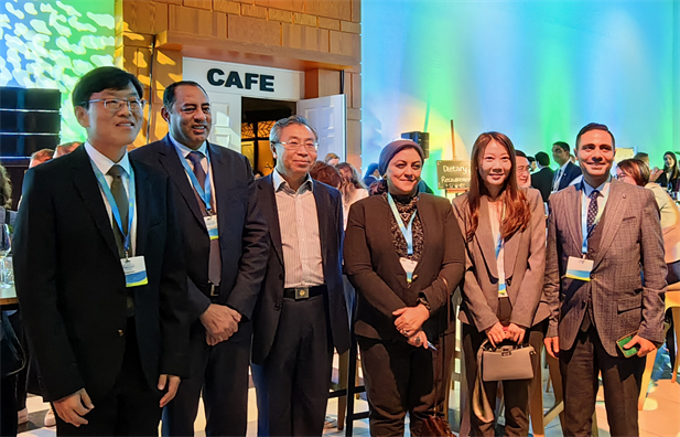 2023年11月6-8日，米兰体育平台app官网党委书记、董事长刘敬桢在荷兰海牙出席由世界卫生组织（WHO）主办、荷兰王国承办的 2023年第二届世界本地化生产论坛并发表主题演讲，与世3.jpg